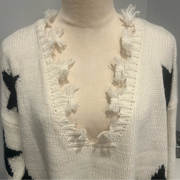 Destructed Star Sweater with Frayed Trim - Slightly Cropped, Oversized Fit - Picture 8 of 15